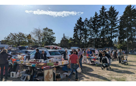 Les photos du vide grenier sont en ligne Connectez vous "photos/vidéos"